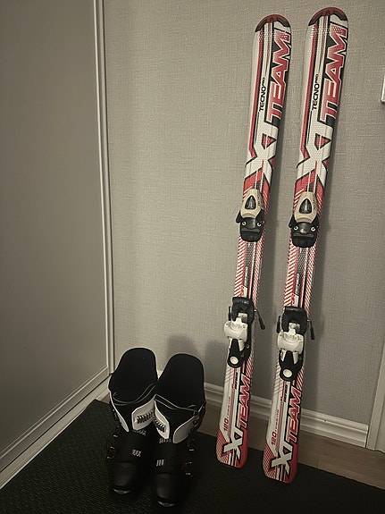 Slalomskidor och pjäxor