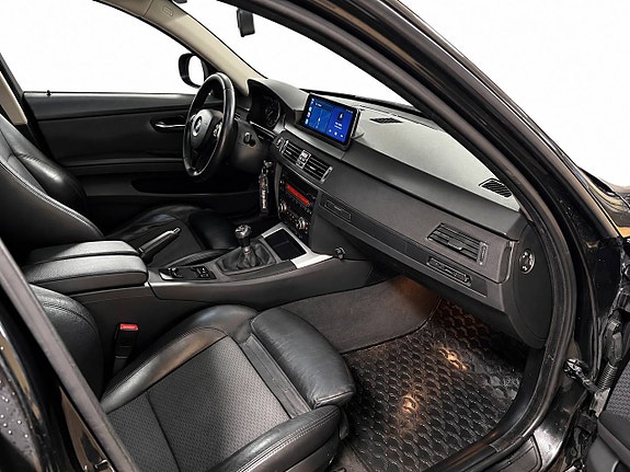 BMW 320d 16 of 17
