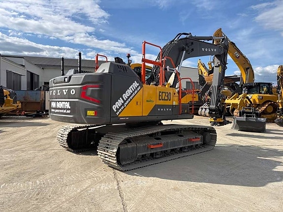 Volvo EC230 Uthyres/For Rental 2 of 2