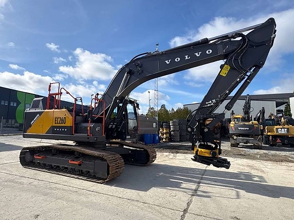 Volvo EC260 Uthyres/For Rental 2 of 2