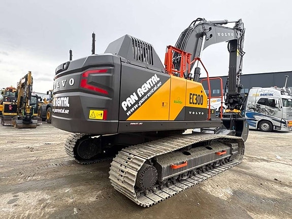 Volvo EC300 Uthyres/For Rental 2 of 2