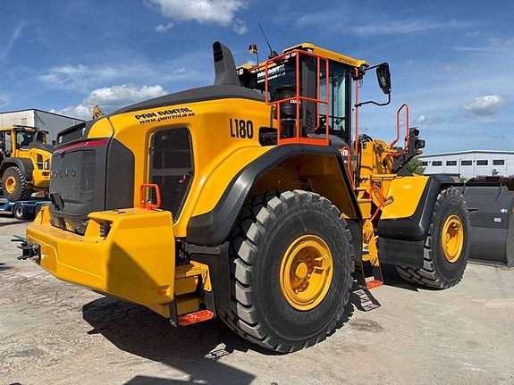 Volvo L180 Uthyres/For Rental 2 of 2