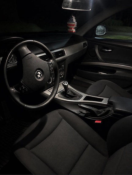 BMW 320i 7 of 8