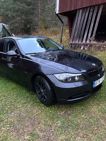 BMW 320i 2 of 8