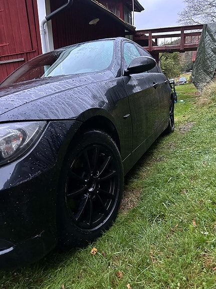 BMW 320i 3 of 8