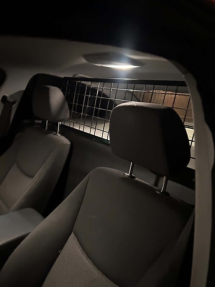 BMW 320i 6 of 8