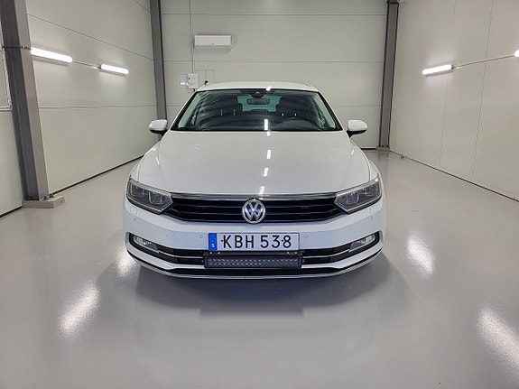 Volkswagen Passat 3 of 23