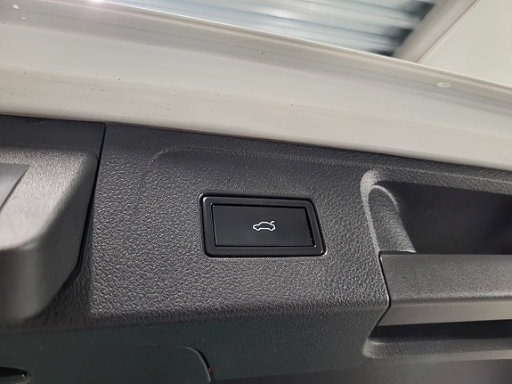 Volkswagen Passat 19 of 23