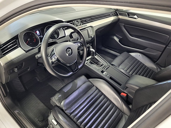 Volkswagen Passat 9 of 23