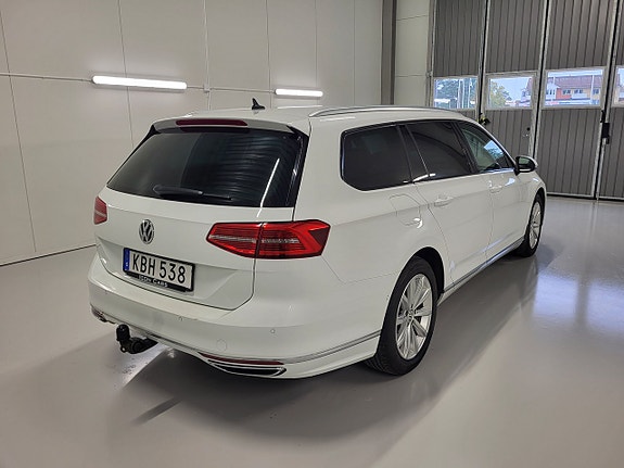 Volkswagen Passat 8 of 23