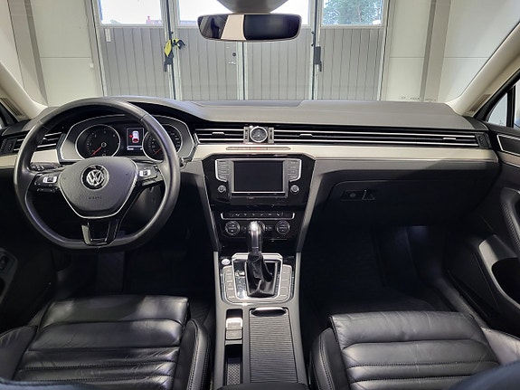 Volkswagen Passat 11 of 23
