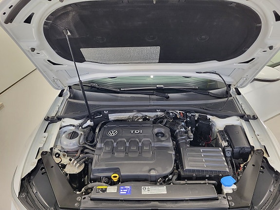 Volkswagen Passat 21 of 23