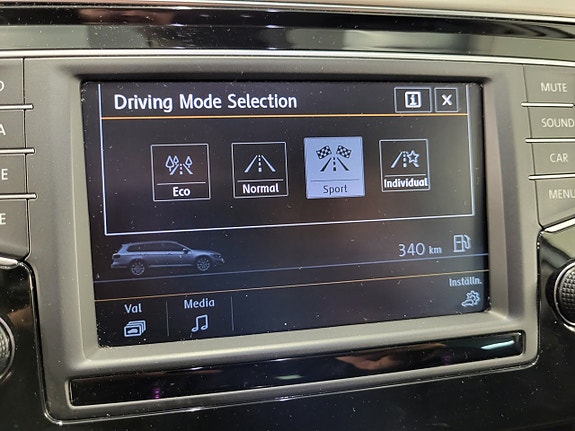 Volkswagen Passat 15 of 23