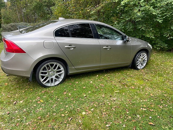 Volvo S60 2 of 8