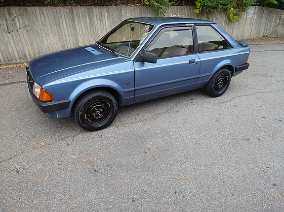 Ford Escort 2 of 9
