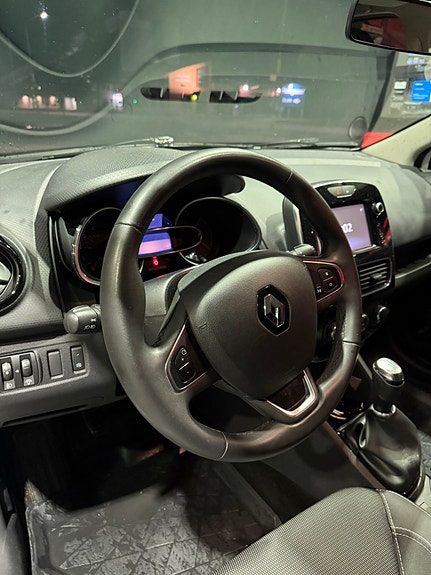 Renault Clio 7 of 9