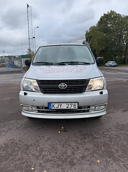 Toyota HiAce 2 of 14