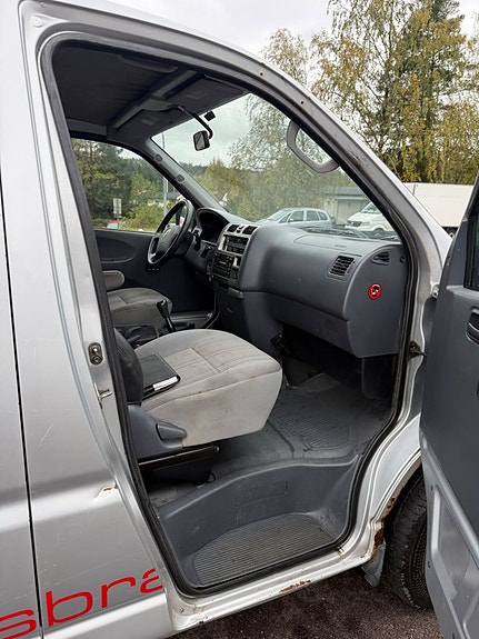 Toyota HiAce 12 of 14