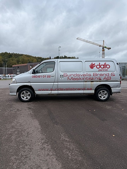 Toyota HiAce 6 of 14