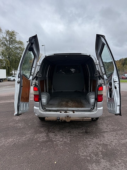 Toyota HiAce 9 of 14