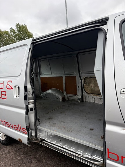 Toyota HiAce 10 of 14