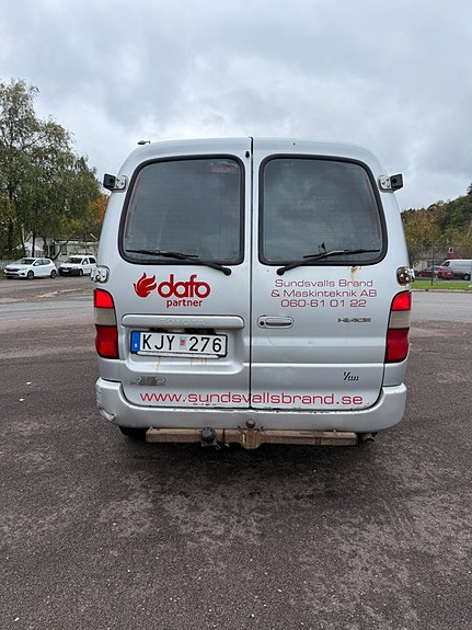 Toyota HiAce 3 of 14