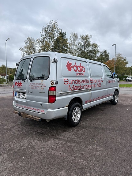 Toyota HiAce 4 of 14