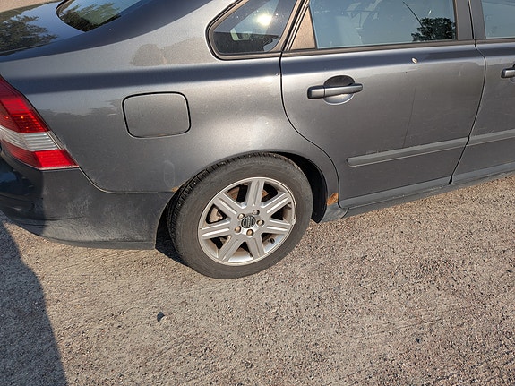Volvo S40 3 of 9