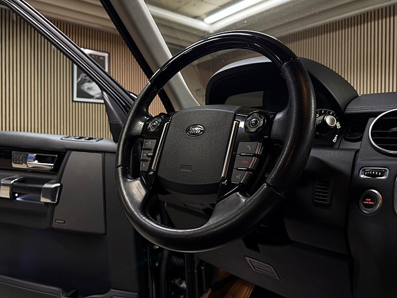 Land Rover Discovery 24 of 30