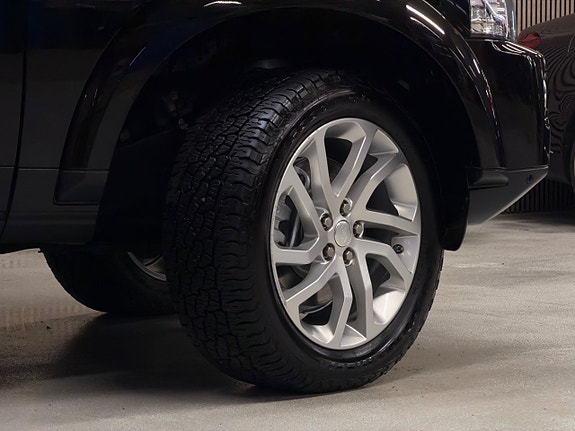 Land Rover Discovery 8 of 30