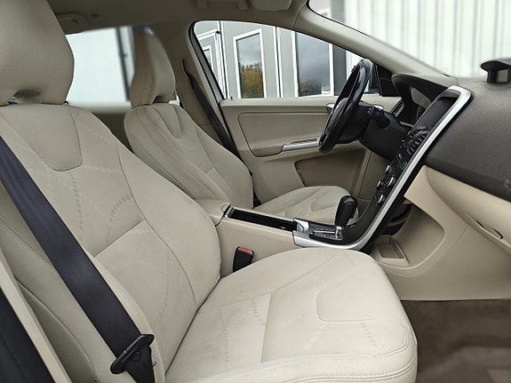 Volvo XC60 14 of 18