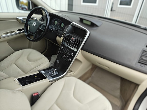 Volvo XC60 12 of 18