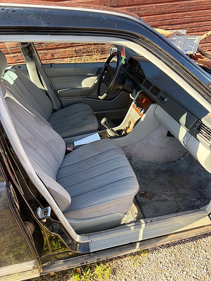 Mercedes-Benz 200 5 of 7