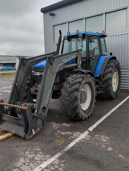 New Holland 8560
