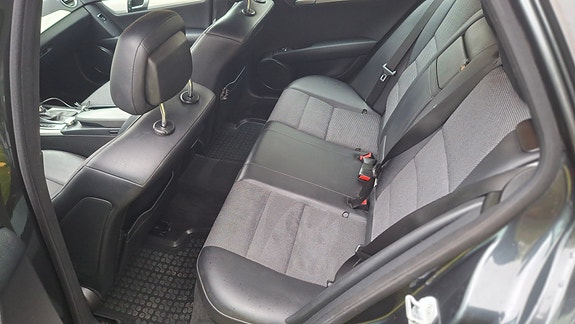 Mercedes-Benz C220 13 of 20