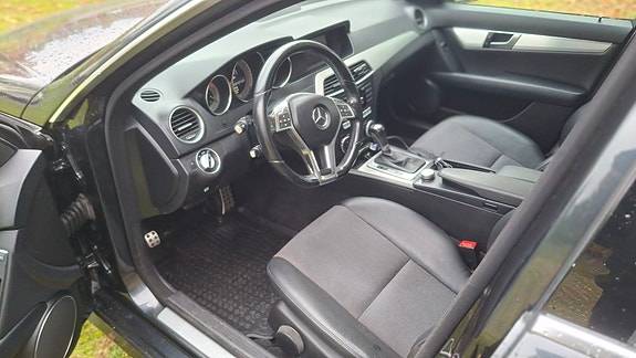 Mercedes-Benz C220 11 of 20