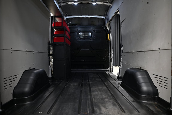 Ford Transit 9 of 30