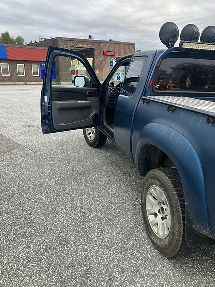 Mazda BT-50 5 of 5