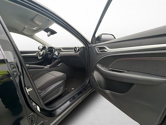 MG ZS 28 of 30
