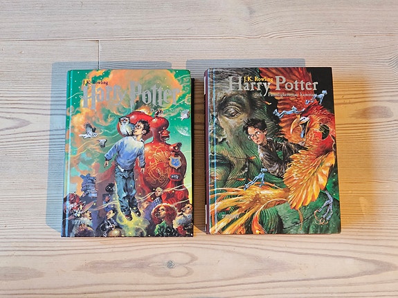 Harry Potter bok 1 och 2 klassiska originalomslagen J K Rowling