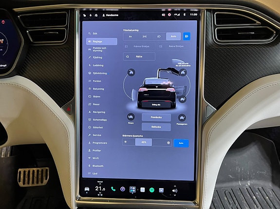 Tesla Model X 16 of 21
