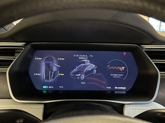 Tesla Model X 15 of 21