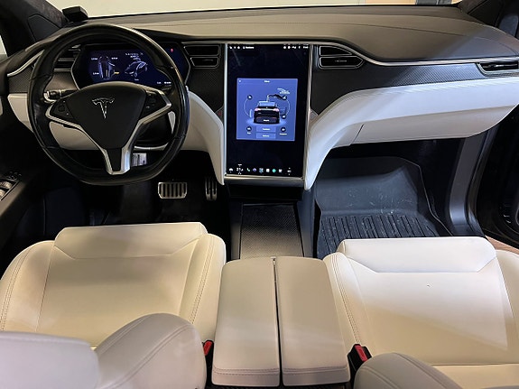 Tesla Model X 9 of 21