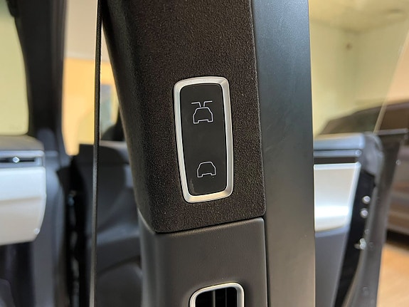 Tesla Model X 13 of 21