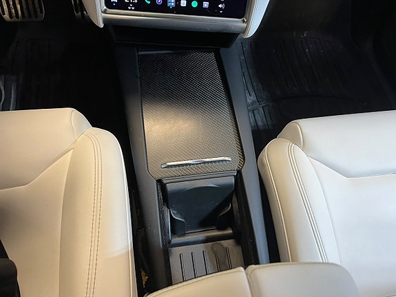 Tesla Model X 14 of 21