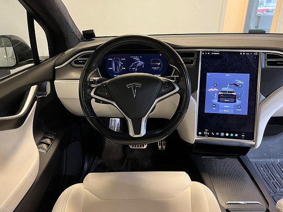 Tesla Model X 10 of 21
