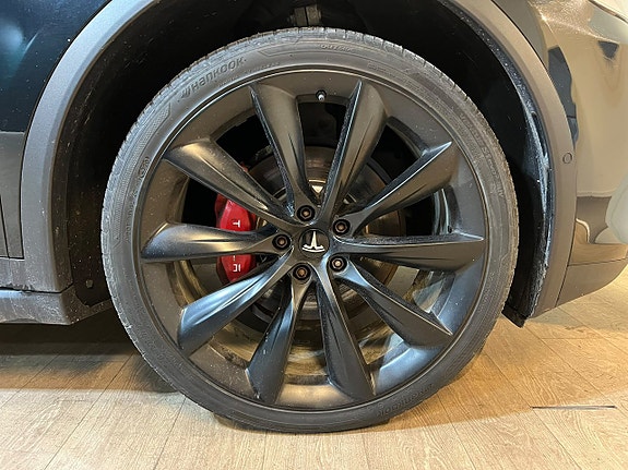 Tesla Model X 21 of 21