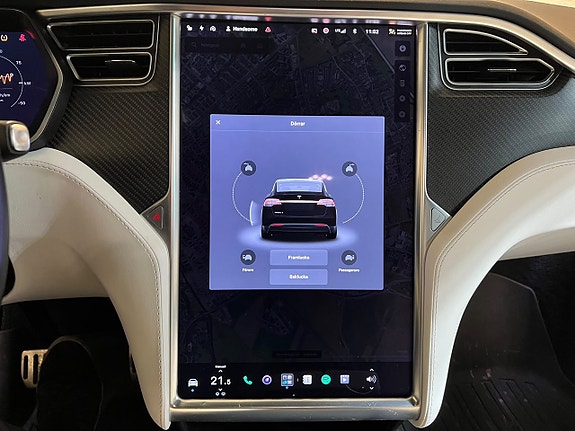 Tesla Model X 19 of 21