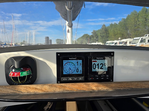 Dragonfly 28 Sport trimaran 4 of 5