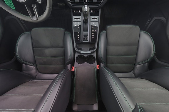 Porsche Macan GTS 14 of 30